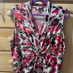 Jones Studio Separates Sleeveless Shell. Floral Design. Pink, White, and, Black.